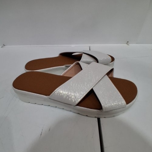 WOMEN'S CROSS-STRAP SANDALS - 38 - SILVER image 2