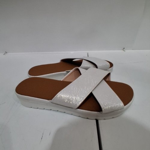WOMEN'S CROSS-STRAP SANDALS - 38 - SILVER image 3