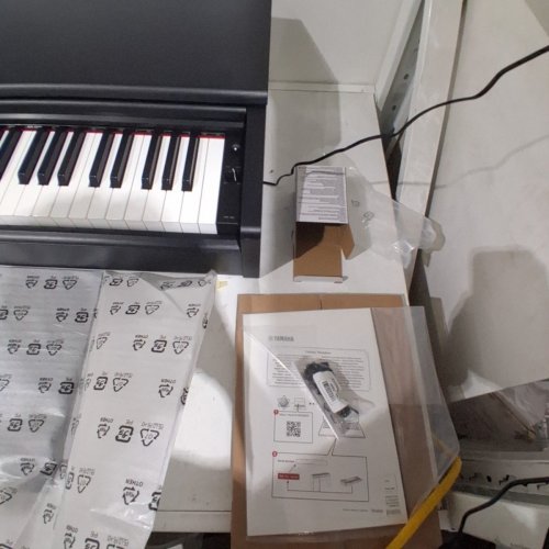 YAMAHA 88-KEY ARIUS DIGITAL PIANO WITH STAND AND SUSTAIN PEDAL COMPATIBLE WITH YAMAHA SMART PIANIST APP - BLACK (MODEL: YDP-105) image 4