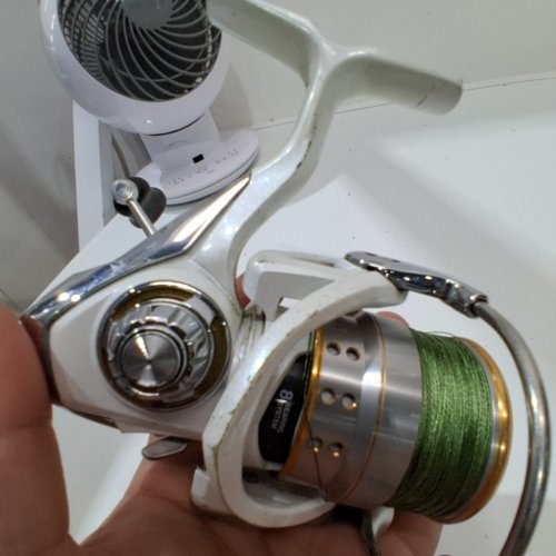 BPS JOHNNY MORRIS® CARBONLITE™ SPINNING REEL - 2000 - 6:2:1 - L/R (MODEL: JCT2000) image 4