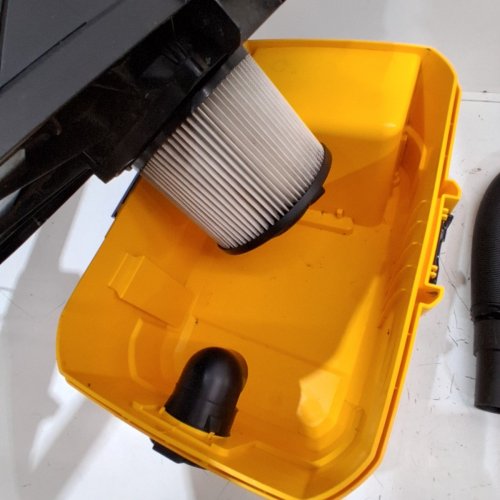 DEWALT PORTABLE WET/DRY SHOP VAC - 4GAL - 5HP - YELLOW/BLACK (MODEL: ‎DXV04T) image 6