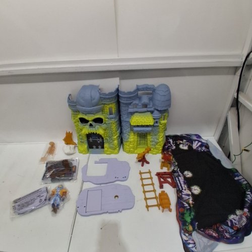 MASTERS OF THE UNIVERSE VINTAGE CASTLE GRAYSKULL PLAYSET WITH ACCESSORIES - GREY (MODEL: JKH87) image 2