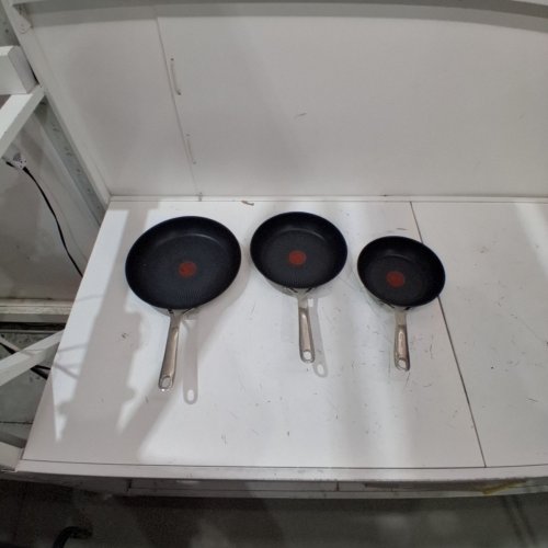 3PC JAMIE OLIVER BY TEFAL STAINLESS STEEL NON-STICK FRYING PAN SET WITH INDUCTION - 8", 9", 11" - BLACK (MODEL: E304S344) image 2