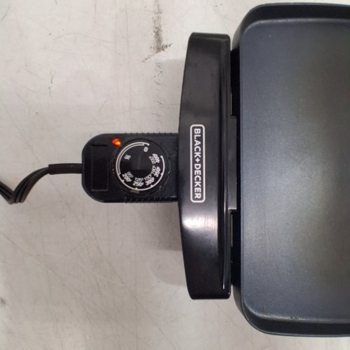 BLACK + DECKER FAMILY SIZE ELECTRIC GRIDDLE WITH REMOVABLE TRAY - 10'' X 18" - BLACK (MODEL: GD1810BC/GD1810BS) image 2