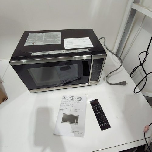 BLACK+DECKER STAINLESS STEEL COUNTERTOP MICROWAVE - 0.7CUFT CAPACITY - 700W - 10″ TURNTABLE - STAINLESS STEEL - (MODEL: EM720CB7-P) image 4