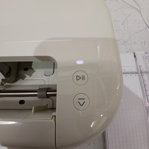 CRICUT EXPLORE 5 WITH ACCESSORIES - BEIGE (MODEL: EXPLORE 5) image 2