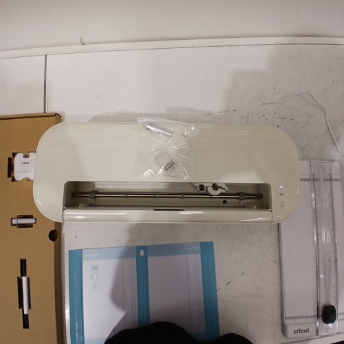 CRICUT EXPLORE 5 WITH ACCESSORIES - BEIGE (MODEL: EXPLORE 5) image 7