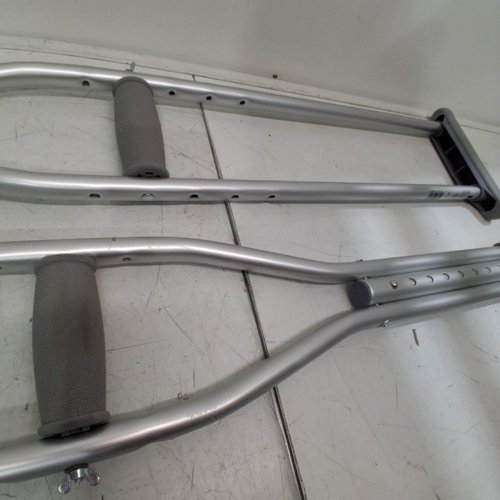 MEDLINE GUARDIAN STANDARD ALUMINUM ADJUSTABLE CRUTCHES - 5.2FT TO 5.10FT - ALUMINUM (MODEL: MDSV80535) image 4