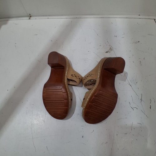 WOMEN'S TRANFANCY CUTOUT SANDALS - SIZE 6 - TAN image 4