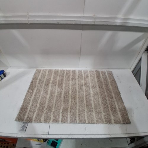 SMALL BATH MAT - 24" X 36" - BEIGE AND CREAM image 3