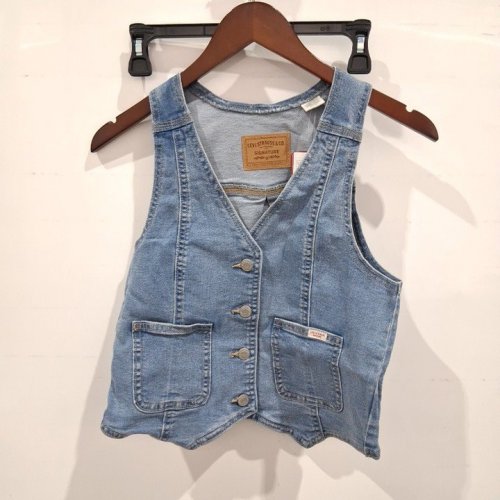 WOMEN'S LEVI STRAUSS SIGNATURE DENIM VEST - EXTRA SMALL - LIGHT BLUE image 2