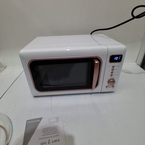FRIGIDAIRE RETRO MICROWAVE OVEN - 0.7CU.FT, 700W - WHITE/GOLD (MODEL: EMW788-WHITERGLD) image 3