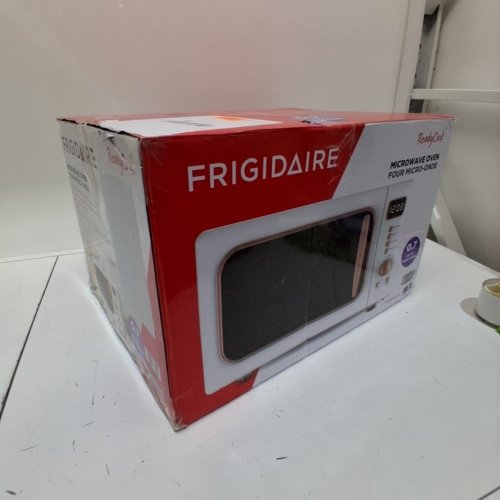 FRIGIDAIRE RETRO MICROWAVE OVEN - 0.7CU.FT, 700W - WHITE/GOLD (MODEL: EMW788-WHITERGLD) image 5