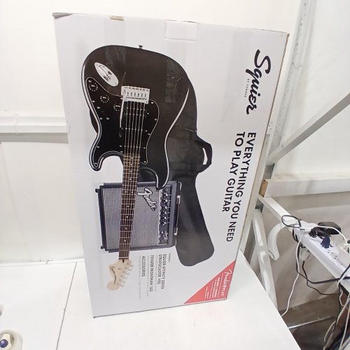 FENDER SQUIER SONIC STRATOCASTER BEGINNERS BUNDLE INCLUDES SQUIER STRATOCASTER, SQUIER FRONTMAN 10G AMP, CARRY BAG, STRAP - BLACK/WHITE image 6