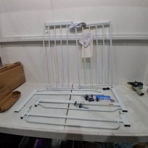 REGALO EASY STEP EXTRA WIDE BABY GATE - 30" X 29"-49" - WHITE (MODEL: 1164 EW DS) image 2
