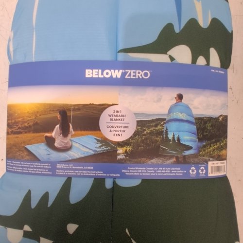 BELOW ZERO 2-IN-1 WEARABLE HOODED OUTDOOR BLANKET - 54" X 76" - GREEN/BLUE (MODEL: 1896292) image 3