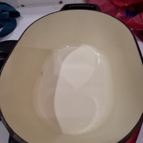 DREW BARRYMORE DUTCH OVEN WITH LID - 6 QT - BLACK / CREAM image 3