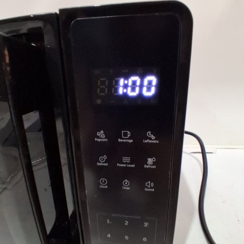 CHEFMAN COUNTERTOP MICROWAVE OVEN - 0.7 CU. FT - BLACK (MODEL: RJ55-7-V2-CA) image 2