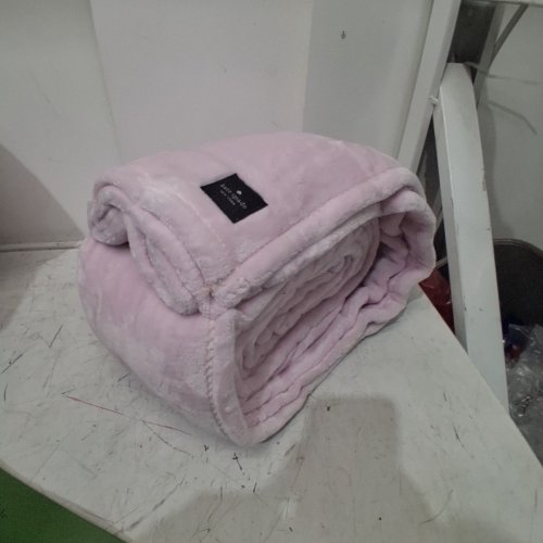 KATE SPADE PLUSH THROW BLANKET - 60" X 70" - PALE PINK (MODEL: 1859162) image 2