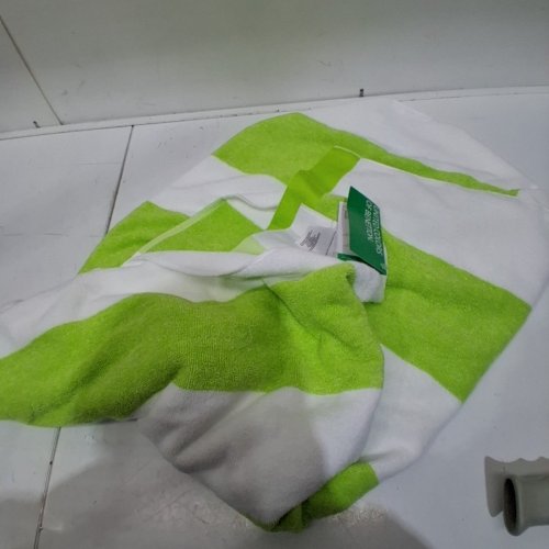 UNITED COLORS OF BENETTON BEACH TOWEL - 35" X 63" - LIME GREEN/WHITE (MODEL: 2040372) image 2