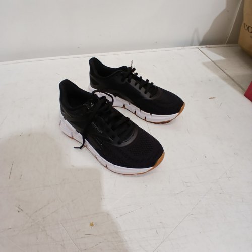 WOMEN'S REEBOK RUNNING SHOES - SIZE 6 - BLACK / WHITE / GREY (MODEL: ZIG DYNAMICA 6) image 4