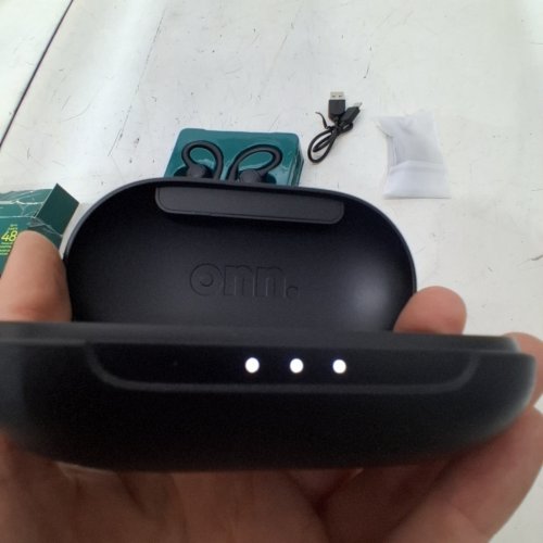 ONN. WIRELESS IN-EAR EARPHONES WITH CHARGING CASE - UP TO 48 HOURS PLAYTIME - BLACK (MODEL: AAABLK100024301) image 2