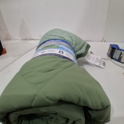 BELOW ZERO REVERSIBLE COOLING THROW BLANKET - 60" X 70" - GREEN HEATHER (MODEL: 1991350) image 2