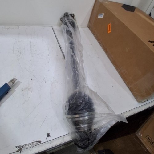 A PREMIUM FRONT RIGHT AXLE SHAFT ASSEMBLY FOR SELECT AUDI AND VOLKSWAGEN MODELS - SILVER/BLACK (MODEL: CVA67347-C/Q032414063) image 2