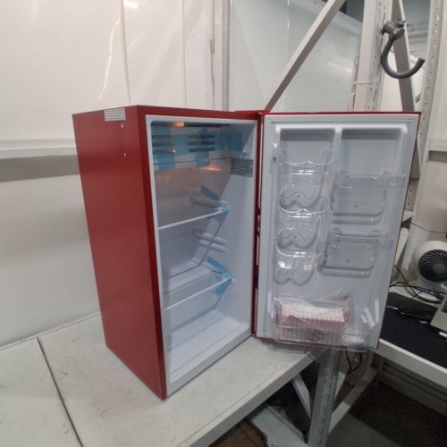 FRIGIDAIRE COMPACT REFRIGERATOR - 3.2 CU. FT, 19.01" X 18.7" X 33.27", 115 V - RED (MODEL: EFR376-B-RED-6COM) image 6