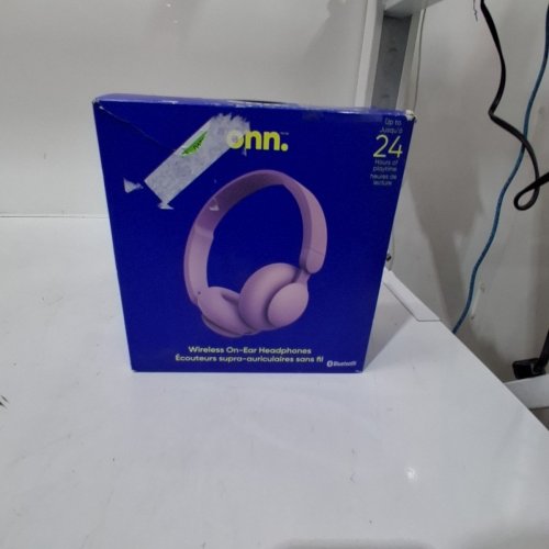 ONN. OVER-EAR WIRELESS BLUETOOTH HEADPHONES - LILAC (MODEL: AAAPRP100002890) image 4