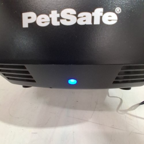 PETSAFE STAY + PLAY WIRELESS FENCE, COVERS UP TO 3/4 ACRE, FOR DOGS AND CATS OVER 2.3 KG, WATERPROOF AND RECHARGEABLE, WITH TONE AND STATIC STIMULATION (PIF00-13663) image 2