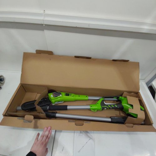 GREENWORKS 40V CORDLESS ELECTRIC POLE SAW TOOL WITH 8FT POLE *TOOL ONLY* - 8" BLADE - GREEN (MODEL: 1400017) image 2