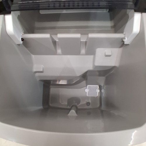 FRIGIDAIRE COUNTERTOP ELECTRIC ICE MAKER - MAKES 26LBS OF ICE/DAY - BLACK STAINLESS STEEL (MODEL: EFIC120-GRYSS-SC_G2) image 5
