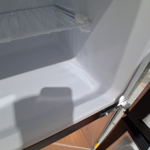 FRIGIDAIRE STAINLESS STEEL 2 DOOR FRIDGE/FREEZER - 4.5 CU. FT. - SILVER/BLACK (MODEL: EFR463-B) image 6