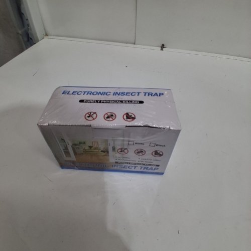 INDOOR 2-IN-1 ELECTRONIC FLYING INSECT TRAP WITH 12 ADHESIVE STCKERS - WHITE image 3