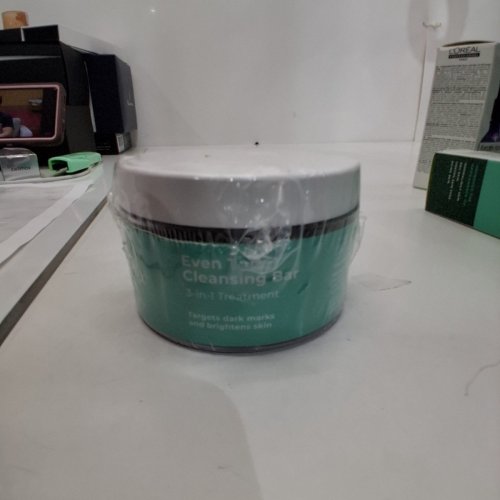 USRX 3-IN-1 TREATMENT EVEN TONE CLEANSING BAR- 100G image 2