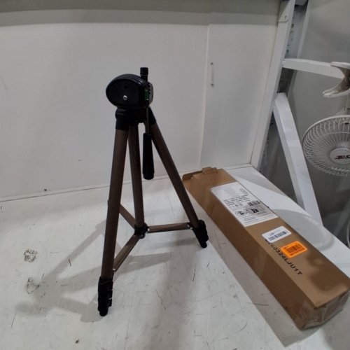 AMAZON BASICS LIGHTWEIGHT ADJUSTABLE ALUMINUM TRIPOD WITH CASE - 16.5"-50" - BRONZE/BLACK image 2