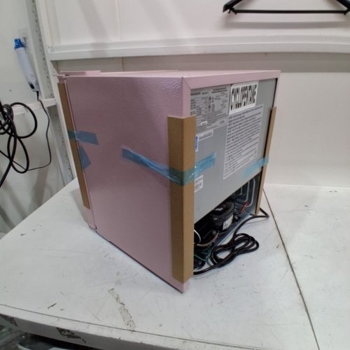 FRIGIDAIRE 1.6 CU.FT RETRO COMPACT REFRIGERATOR WITH BUILT IN BOTTLE OPENER - PINK (MODEL: EFR179-PINK) image 4