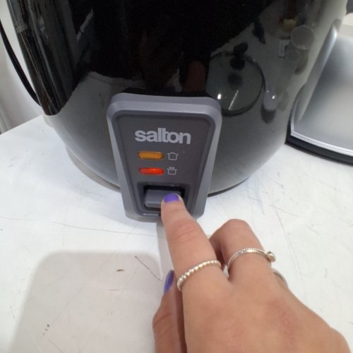 SALTON RICE COOKER & STEAMER - 20 CUP CAPACITY - BLACK (MODEL: RC2161) image 2