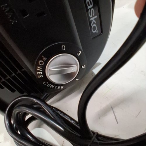 LASKO 270 DEGREE ROTATION ADJUSTABLE TILT HIGH VELOCITY PRO PIVOTING UTILITY FAN - 12" - BLACK (MODEL: U12104) image 3