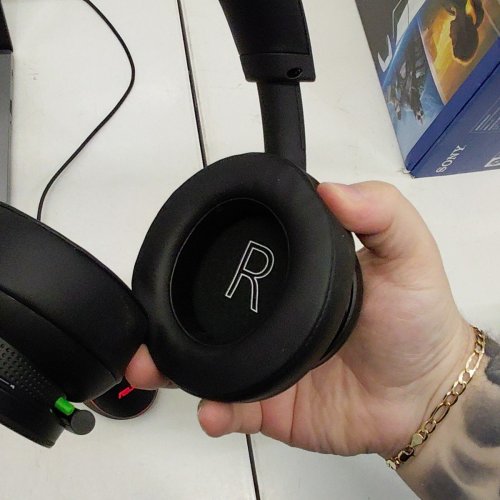 MICROSOFT XBOX WIRELESS HEADSET WITH BLUETOOTH FOR XBOX SERIES X/S, XBOX ONE, AND WINDOWS 10 DEVICES - BLACK/GREEN (MODEL: 2065 / ‎TLL-00020) image 4