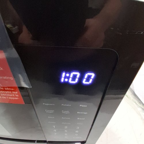 FRIGIDAIRE STAINLESS STEEL MICROWAVE WITH 10 POWER LEVELS - 1.1CU. FT. 1000W - BLACK (MODEL: EMW1132) image 2