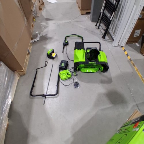 GREENWORKS CORDLESS PUSH START SNOW THROWER WITH 4.0 AH BATTERY AND CHARGER - 60V/20" - GREEN/BLACK(MODEL: SNC407) image 3