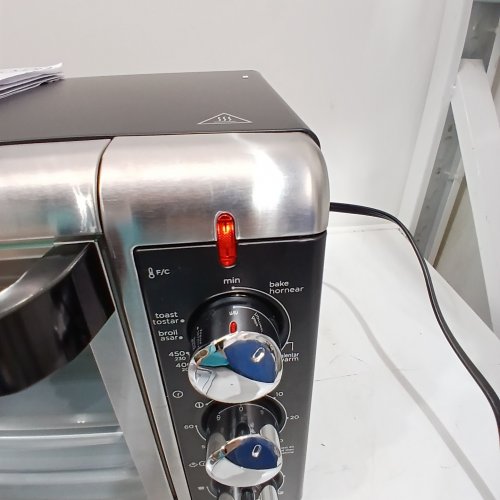 BLACK+DECKER CONVECTION TOASTER OVEN - 1500W 120 V - STAINLESS STEEL AND BLACK (MODEL: TO3250XSB) image 2