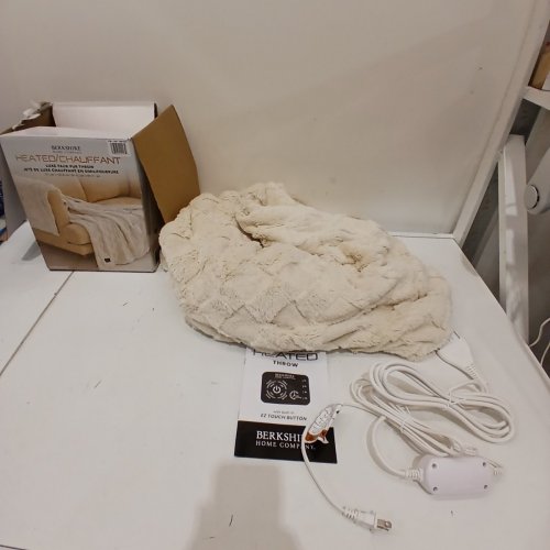 BERKSHIRE HOME COMPANY HEATED LUXE FAUX FUR THROW - 50" X 60" - CREAM (ITEM: 1901557) image 3