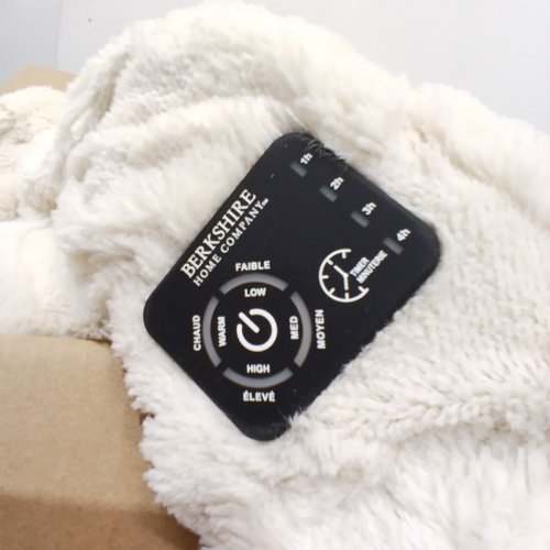 BERKSHIRE HOME COMPANY HEATED LUXE FAUX FUR THROW - 50" X 60" - CREAM (ITEM: 1901557) image 4