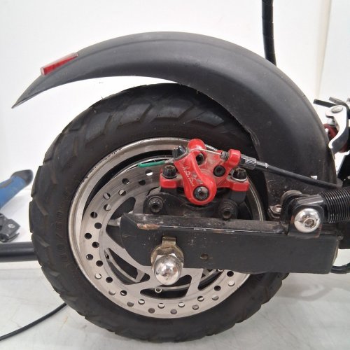 HIGH-PERFORMANCE DUAL-MOTOR ELECTRIC SCOOTER - 3200W - BLACK/RED image 6