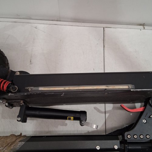 HIGH-PERFORMANCE DUAL-MOTOR ELECTRIC SCOOTER - 3200W - BLACK/RED image 9
