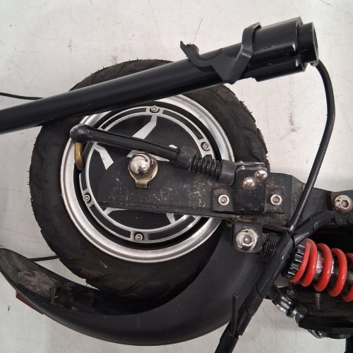 HIGH-PERFORMANCE DUAL-MOTOR ELECTRIC SCOOTER - 3200W - BLACK/RED image 10