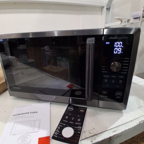 TOSHIBA 2-IN-1 COUNTERTOP MICROWAVE OVEN AIR FRYER COMBO WITH MULTIPLE FUNCTIONS - 1.0 CU.FT/30QT/1000W- - BLACK- (MODEL: ML2-TC10SAIT(BS)) image 4